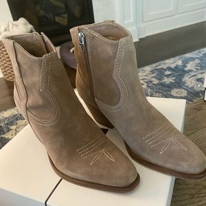 Dolce Vita Silma Booties sz 8.5
